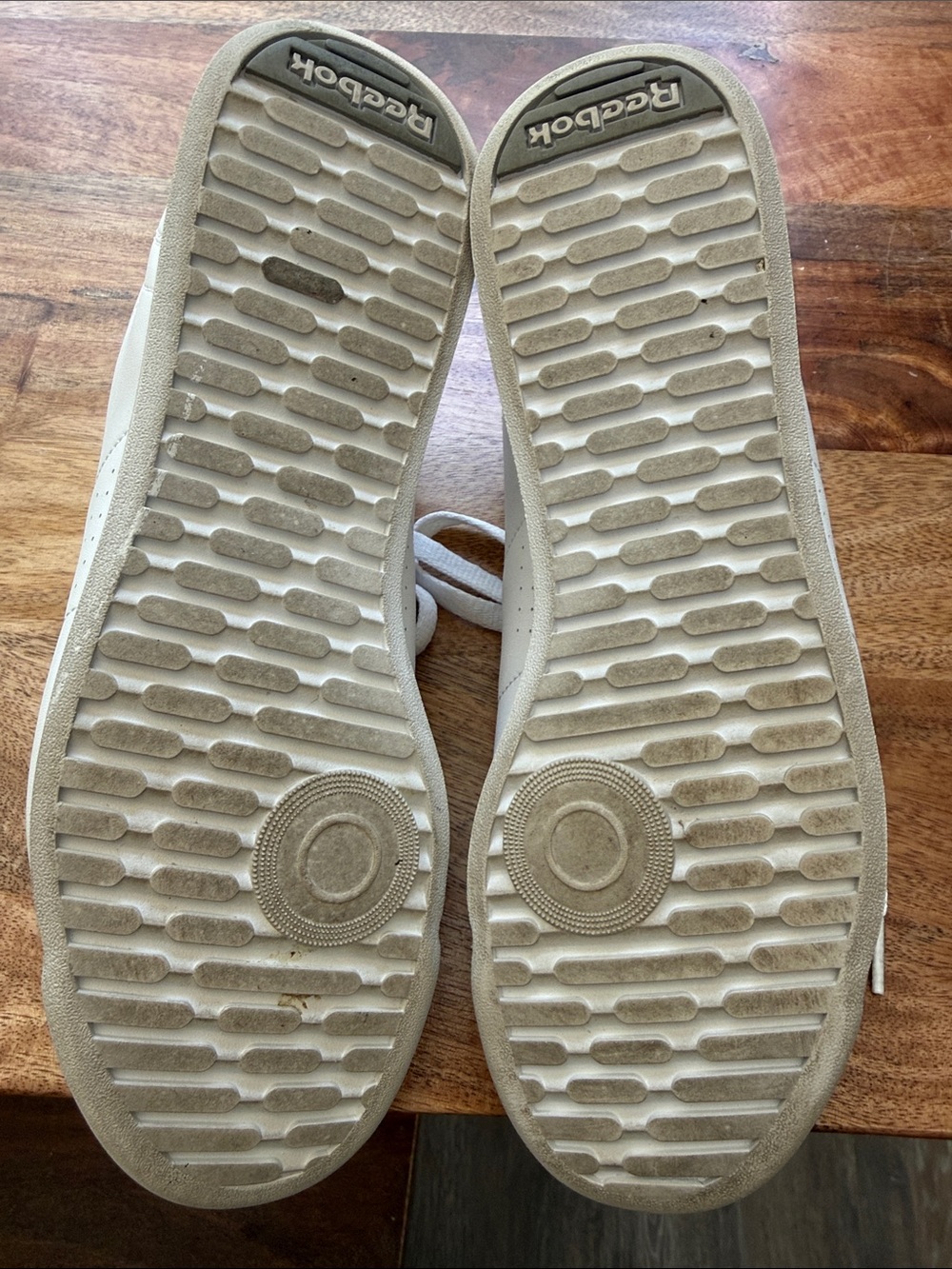 Reebok White Leather Sneakers with Red Logo Detail - Picture 4 of 9